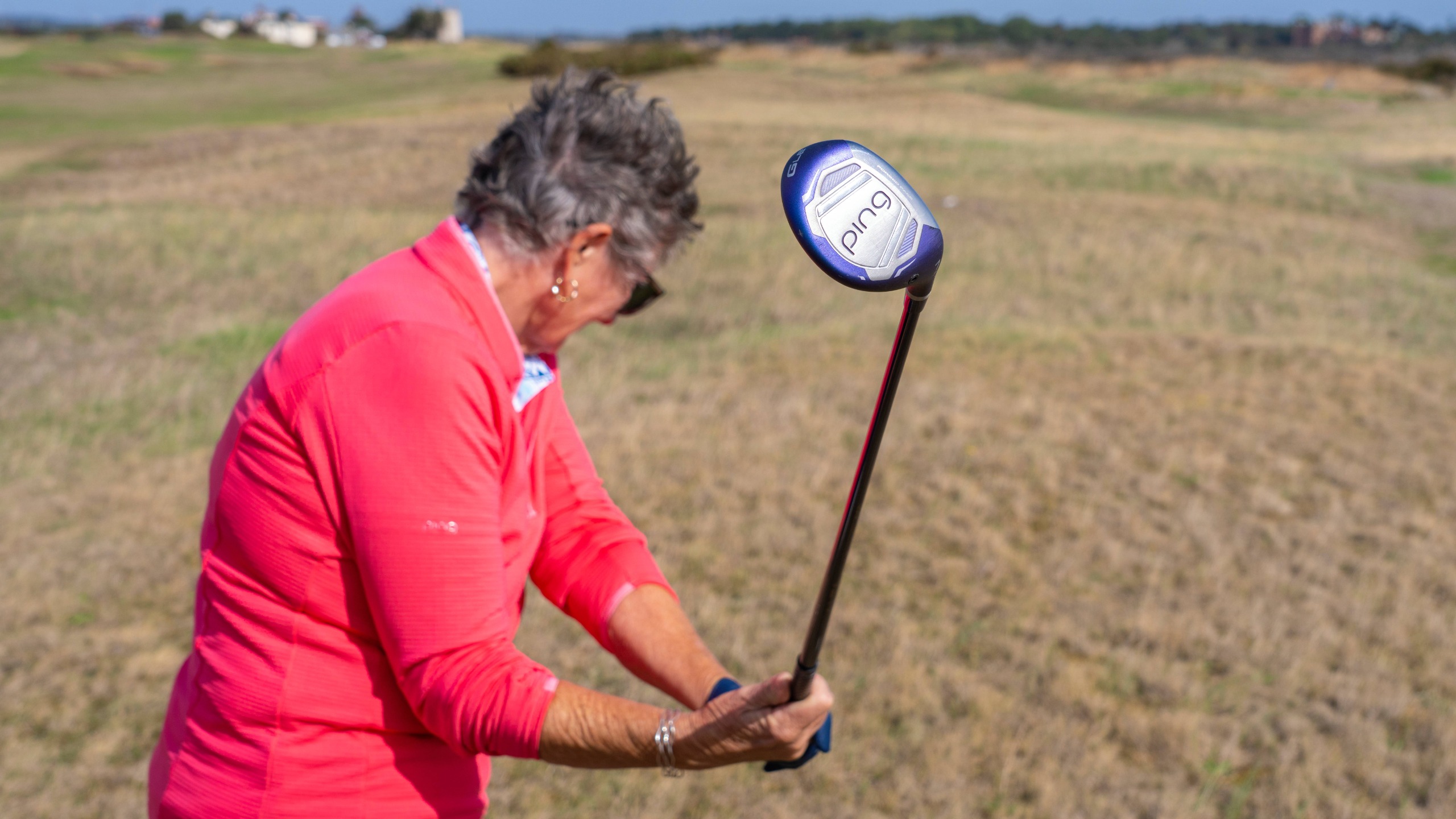 Gillian Anderson using a Ping G Le4 hybrid