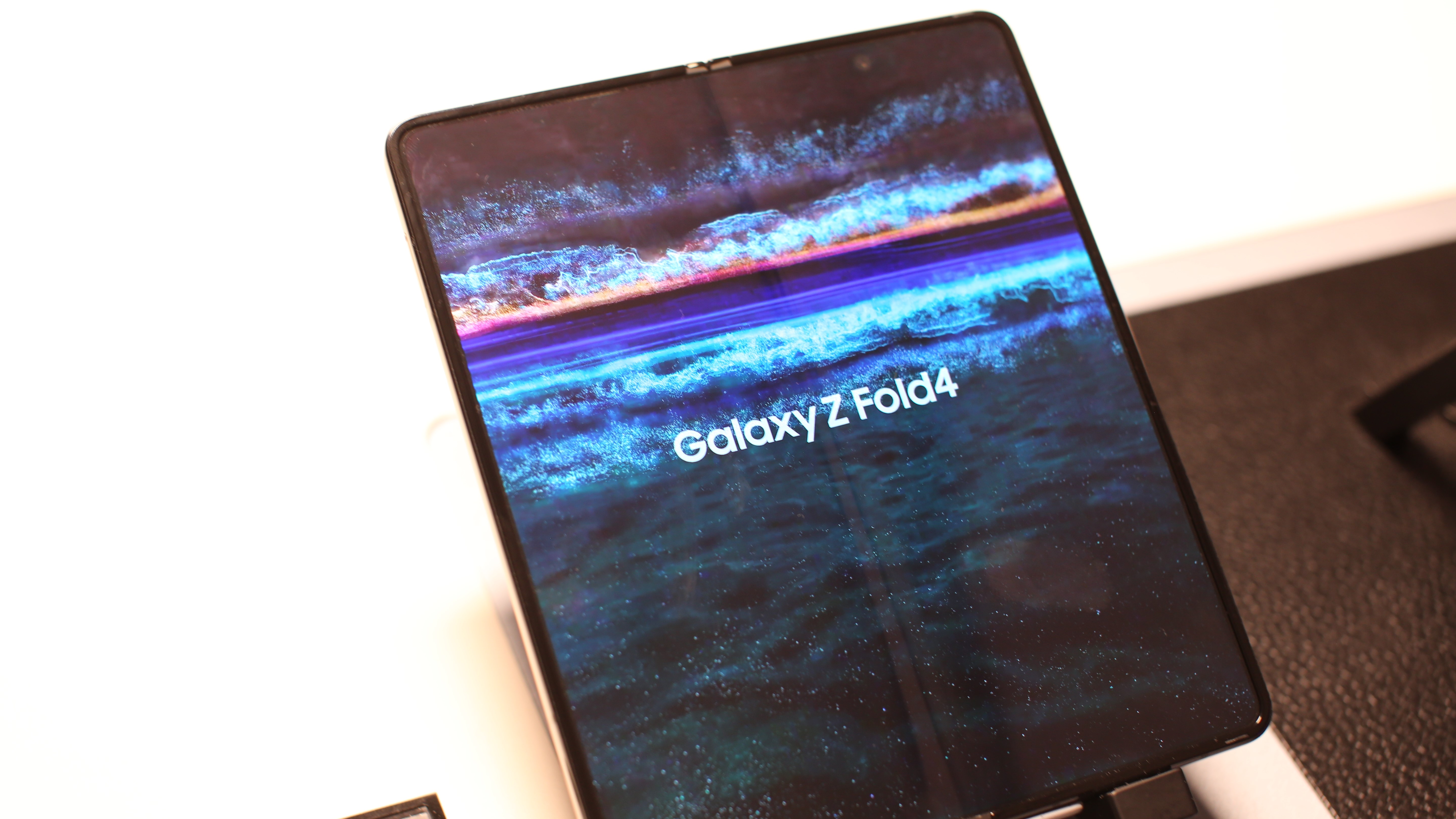 Samsung Galaxy Z Fold 4 crease