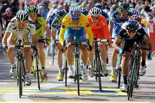 Downing wins the Criterium International stage two sprint