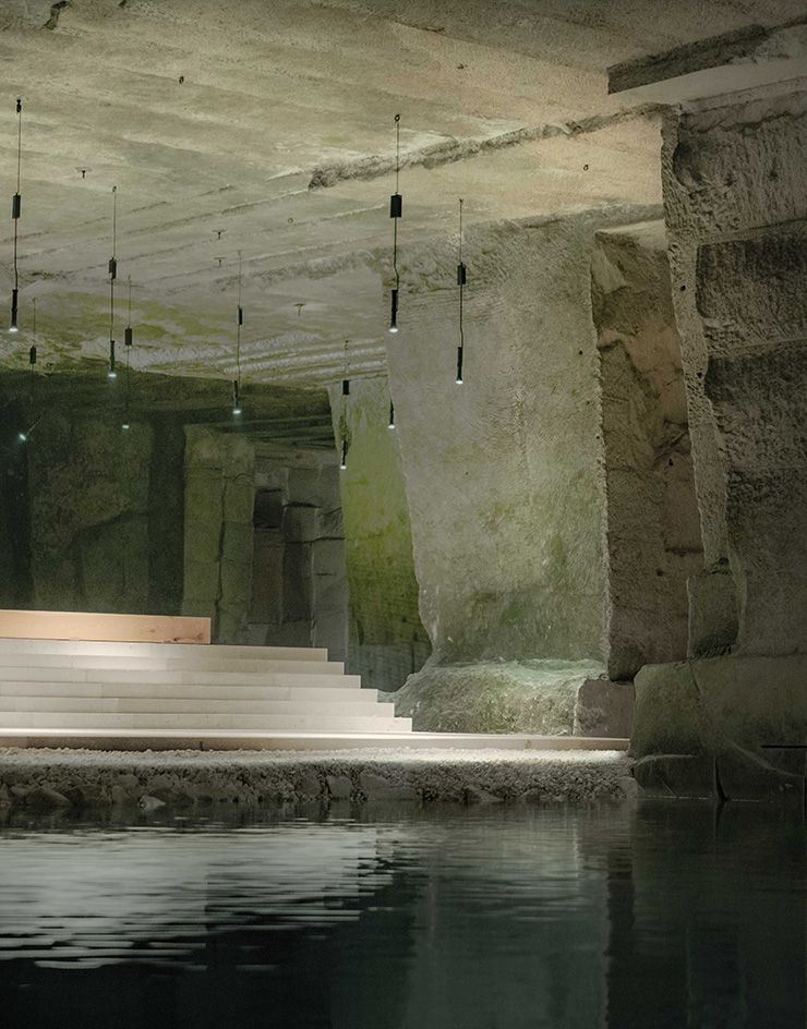 Acqua e gradini all'interno di Cava Arcari