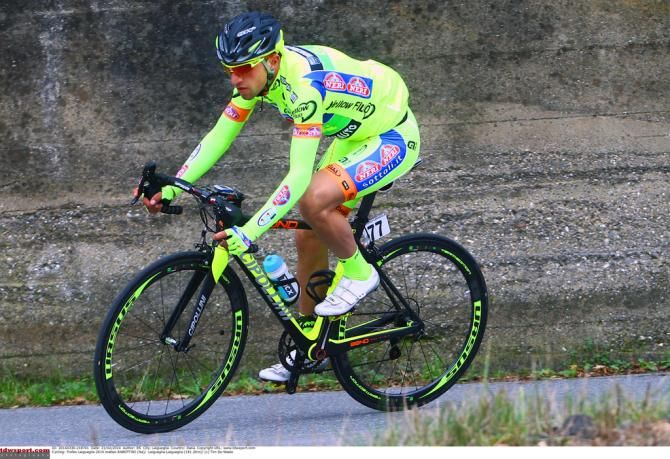 Matteo Rabottini (Yellow Fluo) cornering