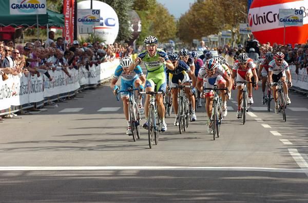 Elia Viviani (Liquigas - Doimo) outsprinted Jose Rodolfo Serpa Perez (Androni Giocattoli) and Manuel Belletti (Colnago - CSF Inox) for the victory.