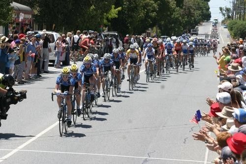 Navigators on the front after a five man breakaway at 115km