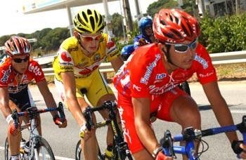Xavier Florencio (Relax) leads Gomez and Dockx in the break
