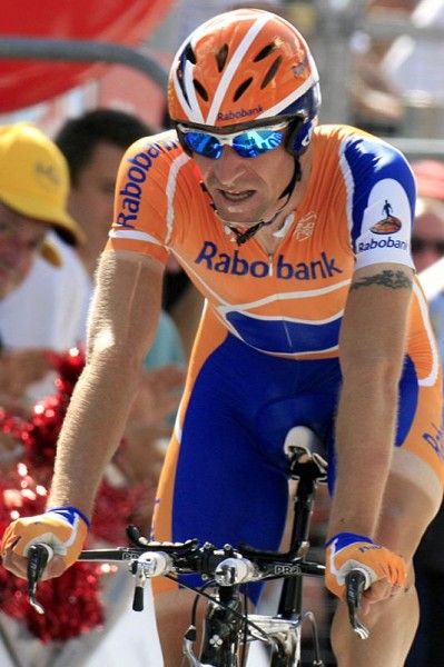 Denis Menchov (Rabobank) rolls into the finish.