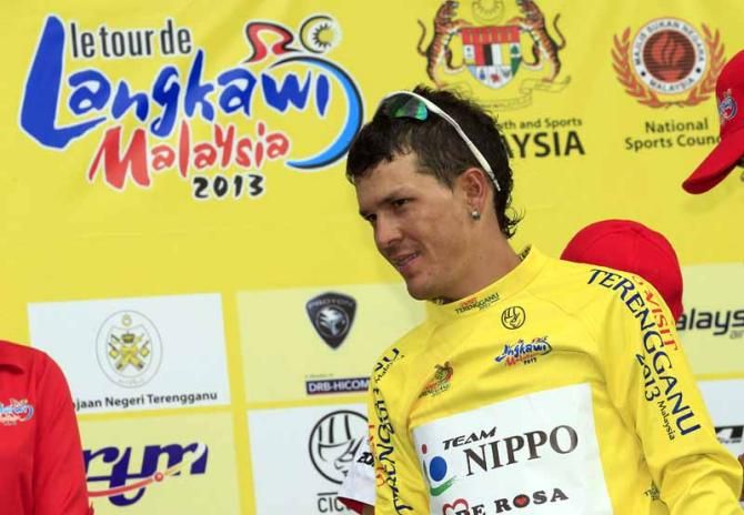 Julian D Arredondo Moreno (Team Nippo - De Rosa) on the podium and still in yellow
