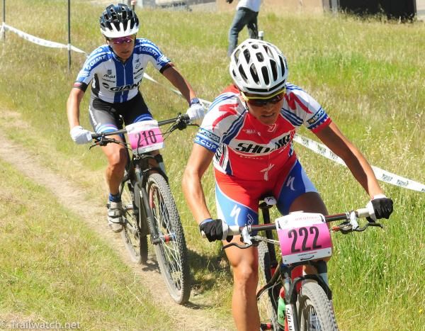 Pua Mata (Sho Air) riding around 10th position with Kelli Emmett (Giant) following