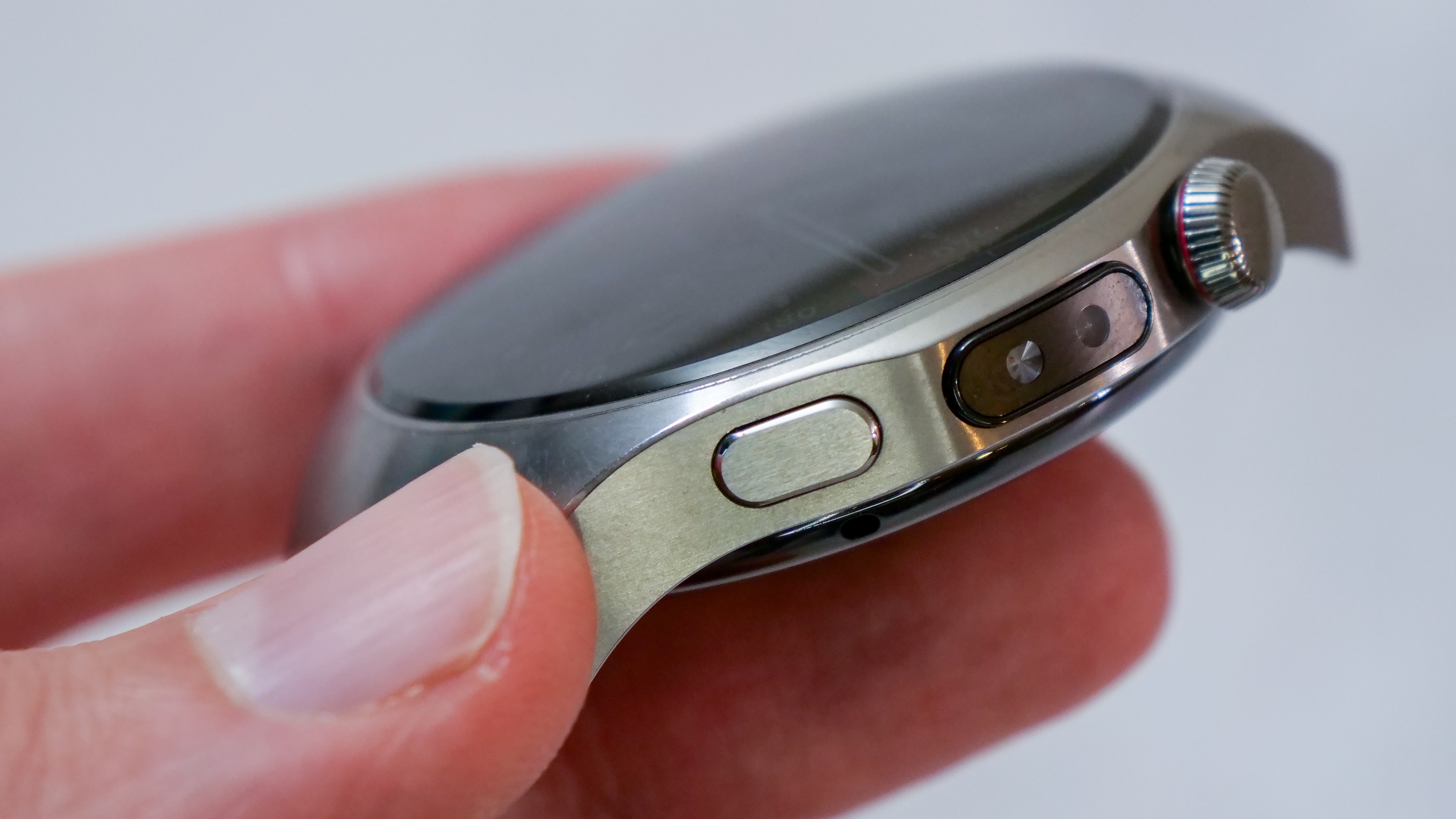 A photo of the Huawei Watch 5 in Titanium Silver