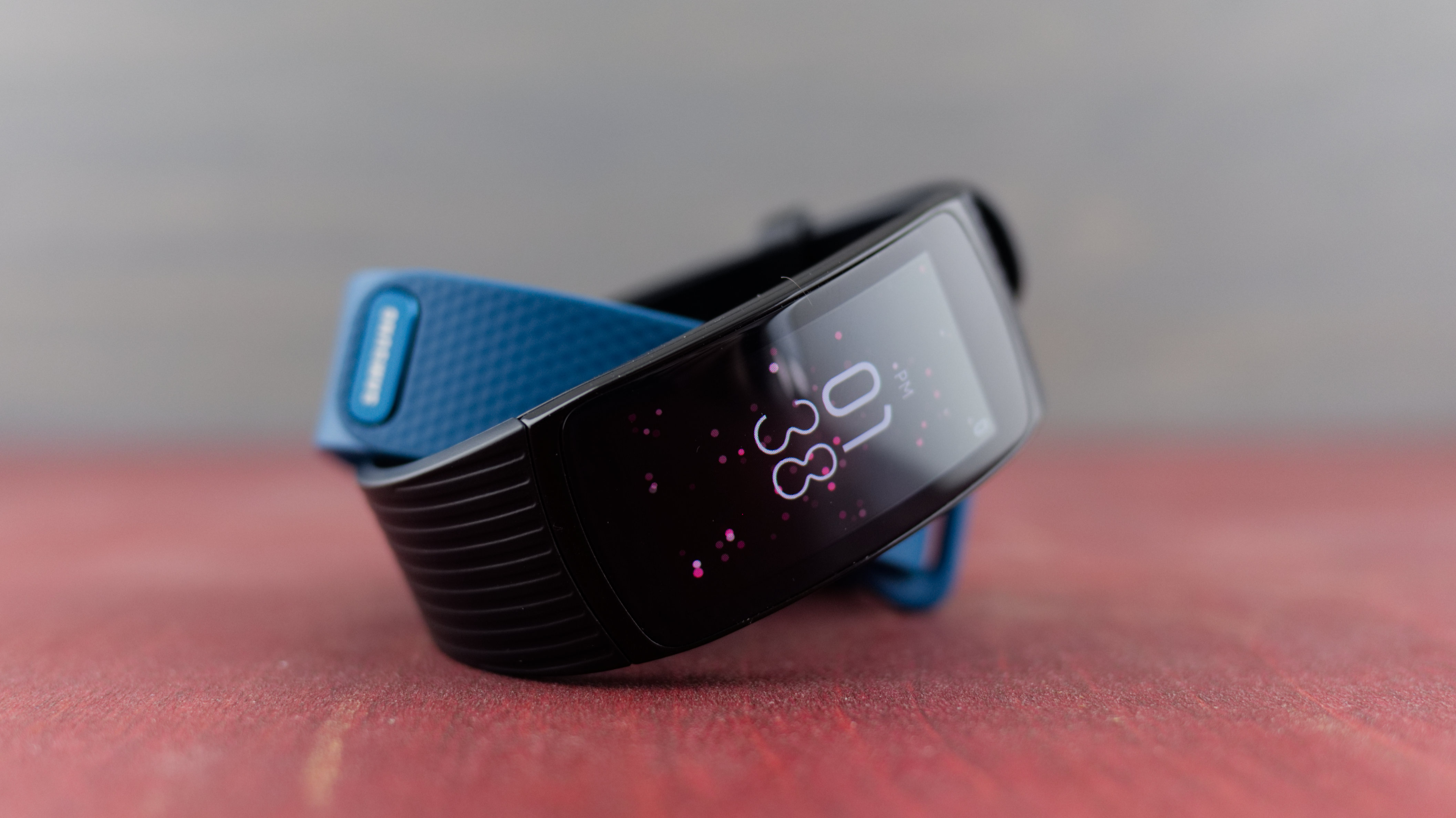 fitbit charge 3 vs gear fit 2 pro