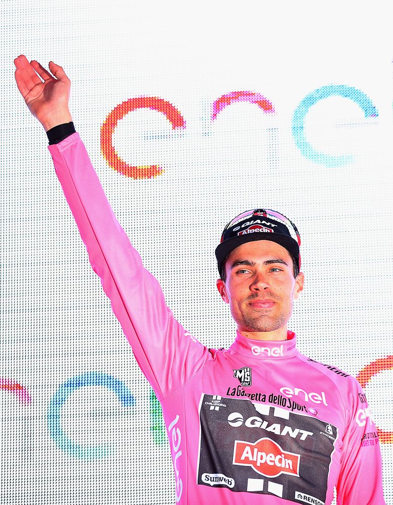 Tom Dumoulin in the maglia rosa after winnng stage 1 of the 2016 Giro d'Italia