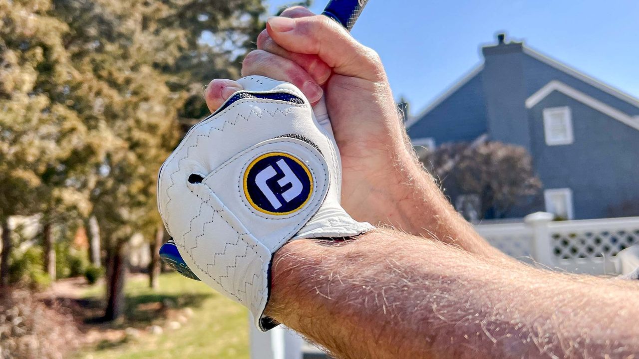 Best golf gloves: