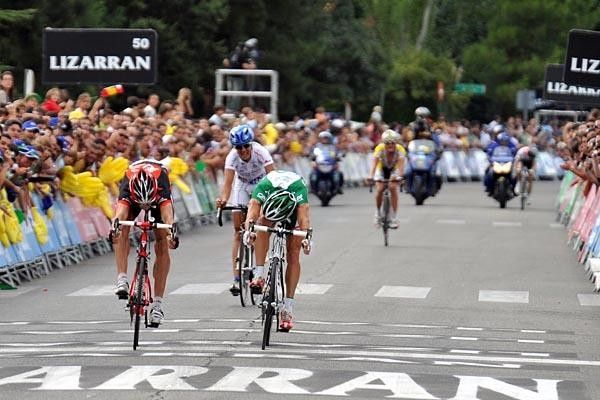 Nicolas Roche (Cr&eacute;dit Agricole) looks to see if victory is his but finds out Imanol Erviti Ollo (Caisse d'Epargne) won.