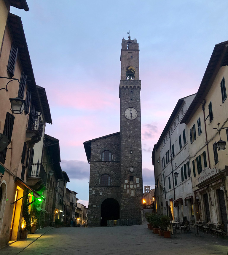 Trail running Tuscany Palazzo dei Priori