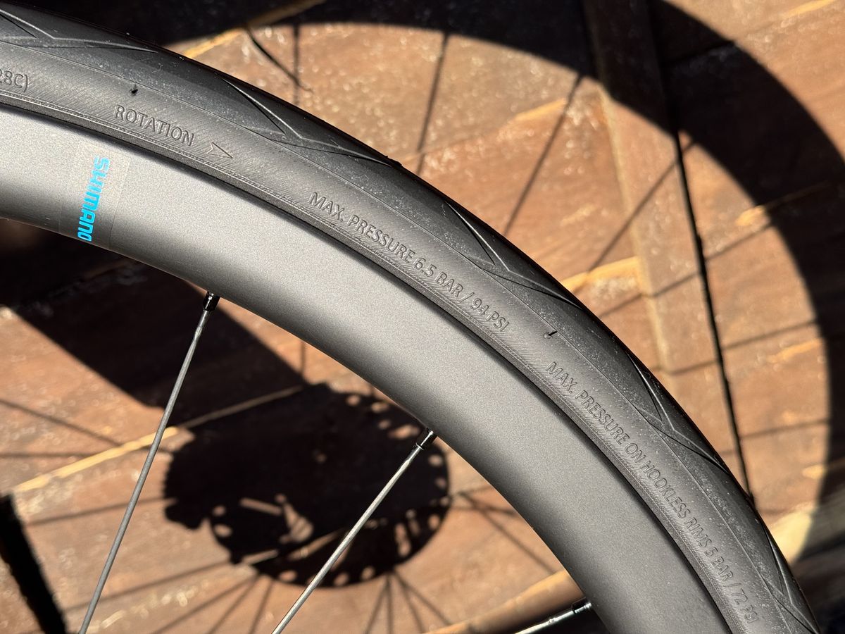 Pneu Vélo Route Hutchinson Blackbird Performance – 700x30c Tubeless, 310g, Noir