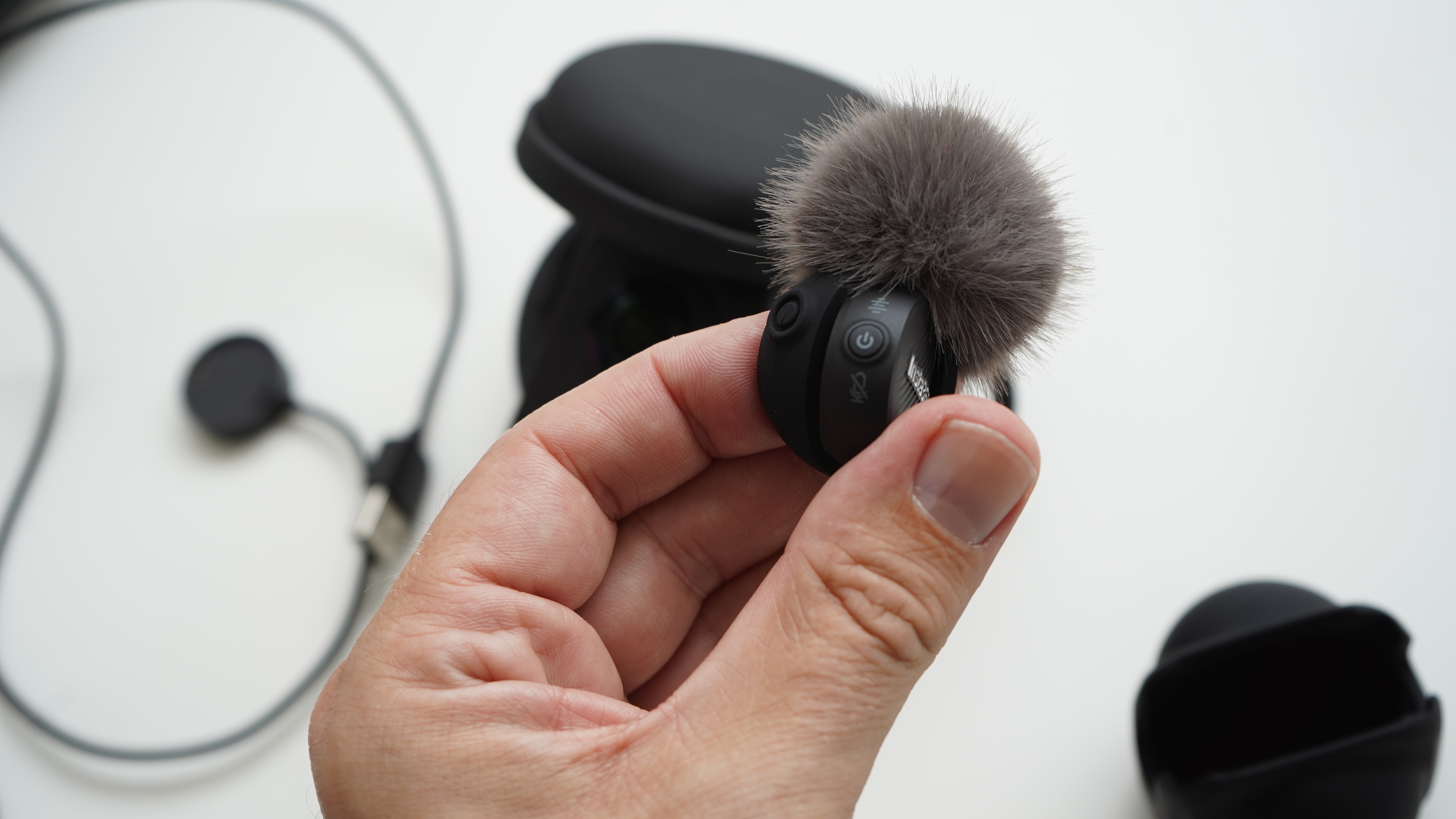 Mic Air wind shield in finger coming off side
