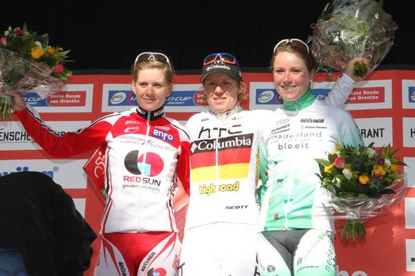 Drentse 8 podium (l-r): Emma Johansson, Ina Teutenberg, Annemiek Van Vleuten.