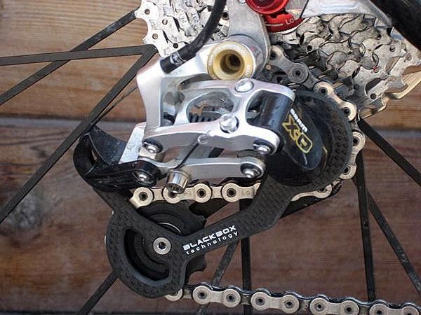 The new X.0 rear derailleur uses a carbon outer cage plate but an aluminum inner one for a stiffer assembly.