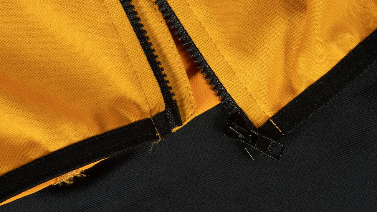 Sportful Fiandre Light NoRain Short Sleeve Jacket zipper detail