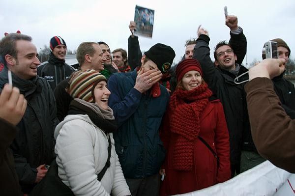Erik Tonkin (Kona) seems a bit overwhelmed when his supporters break out into the "Erik" song.