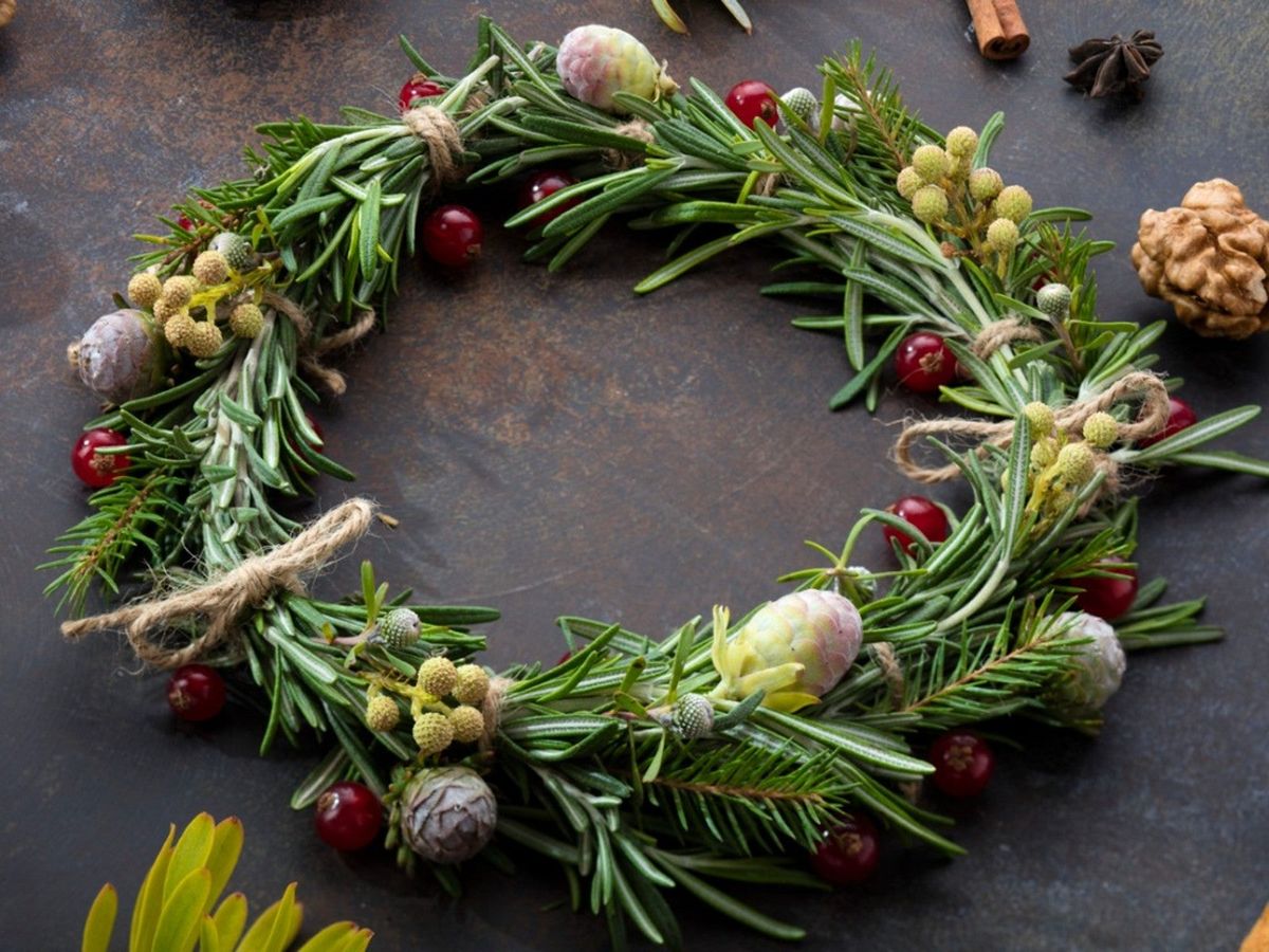Beautiful Edible Wreaths How To Make Garlic, Pepper And Herb Wreaths
