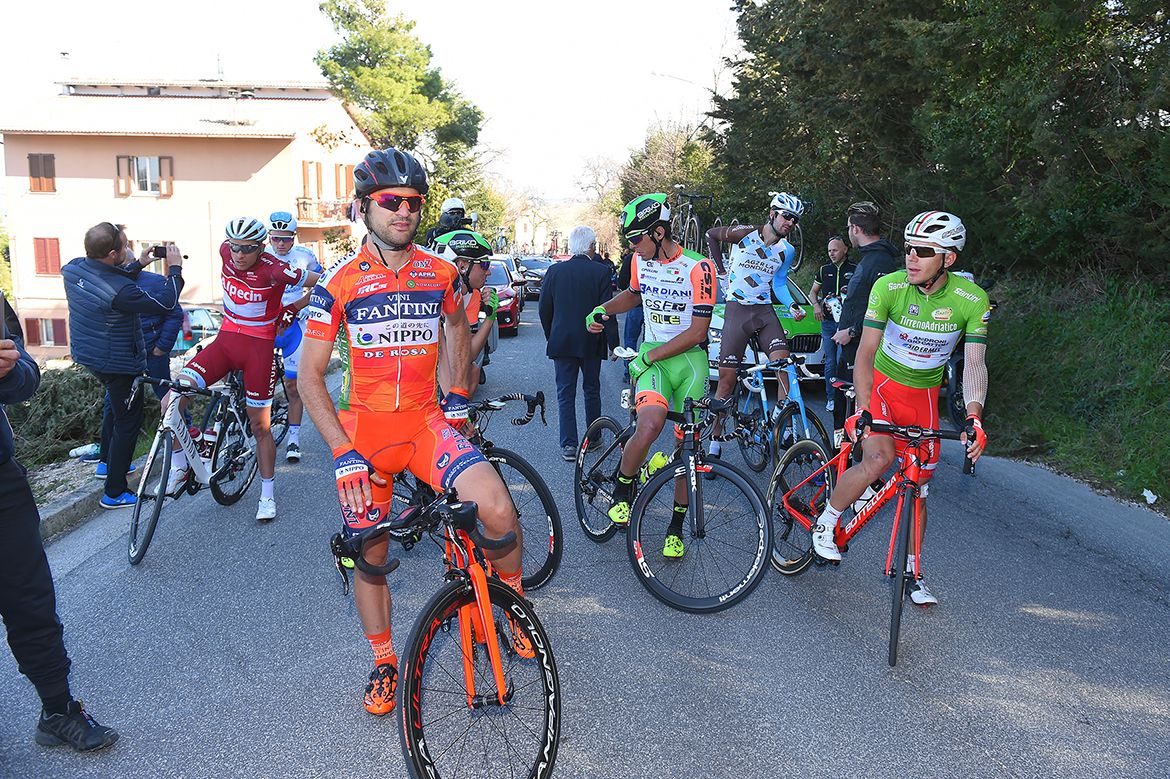 The breakaway was forced to stop after the peloton behind waited for a train to cross