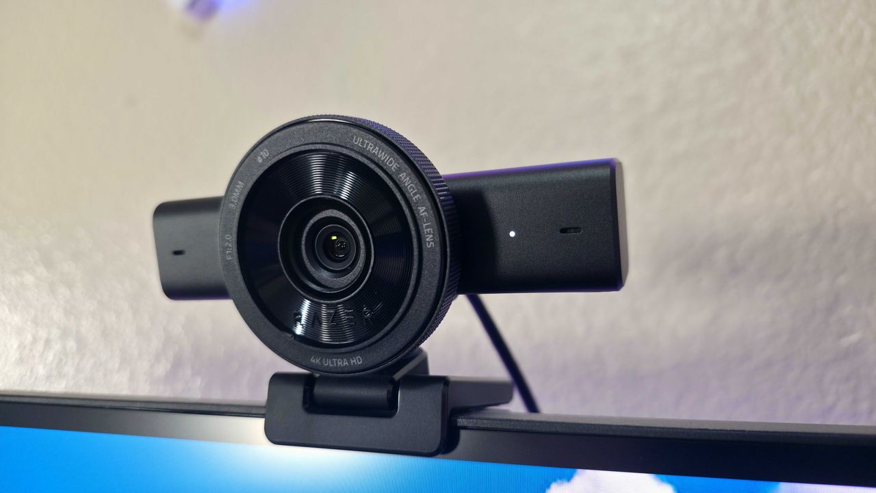 Image of the Razer Kiyo V2 webcam.