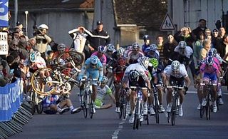 A crash in the sprint on stage 3 was caused when Peter Sagan touched wheels with Geraint Thomas out of the final turn.