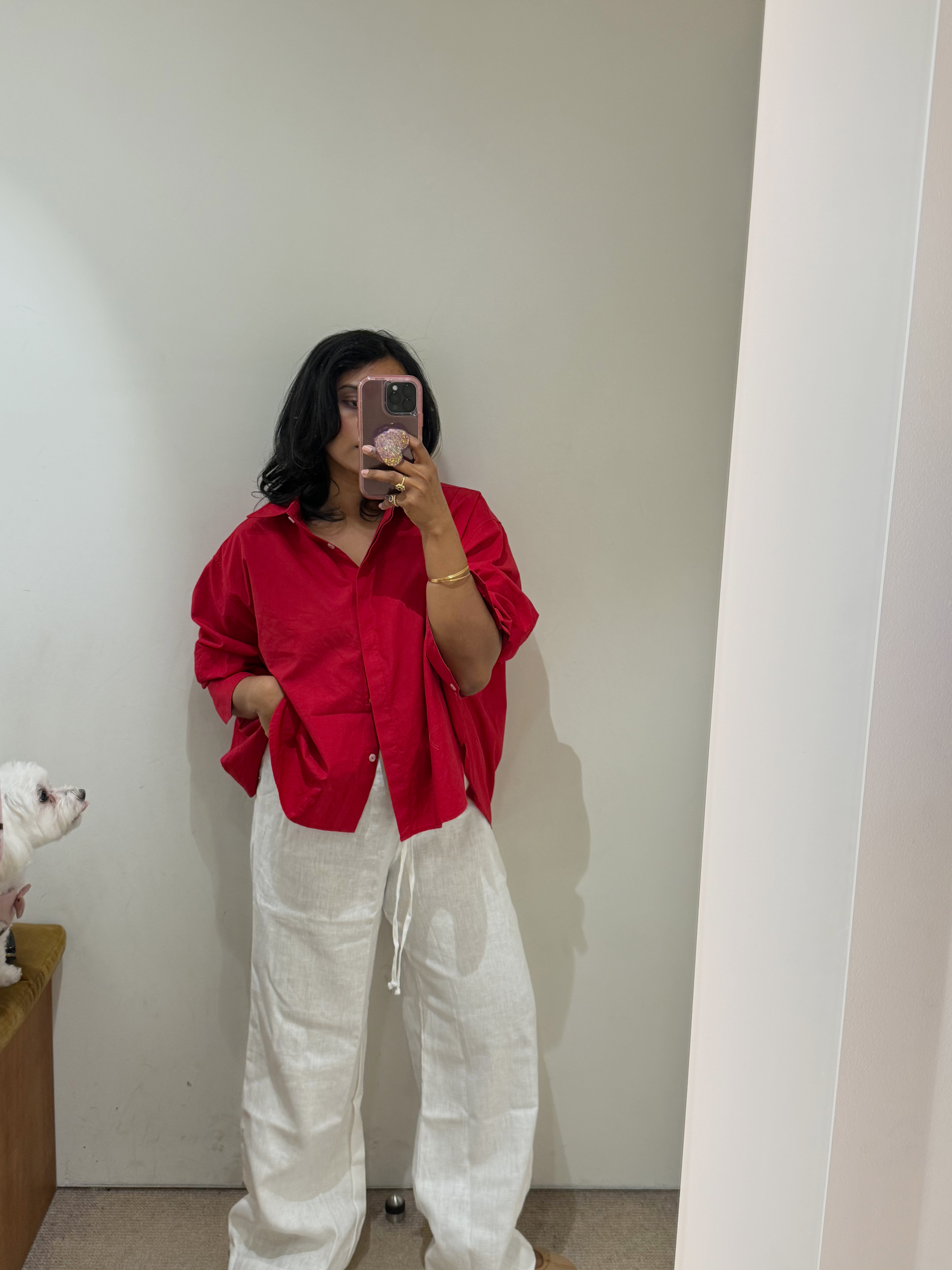 @chiarasatelier wears Reformation Olina linen pants in white.