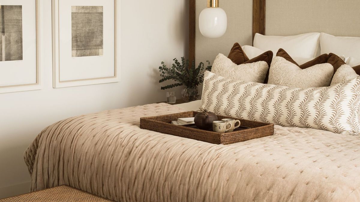 What color bedding makes a bedroom look bigger? |