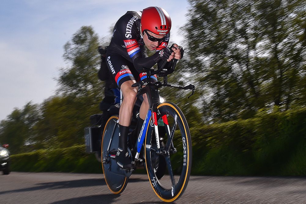 Tom Dumoulin on his way to winning stage 1 of the 2016 Giro d'Italia
