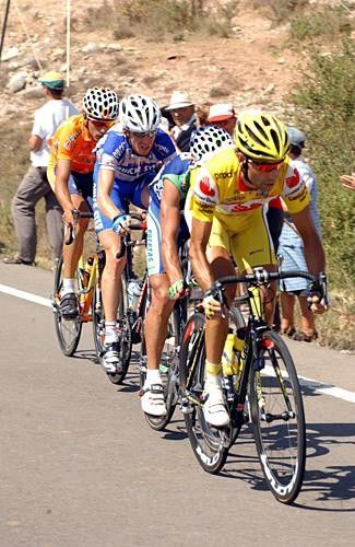 Inigo Cuesta (Saunier Duval) on the front of the break