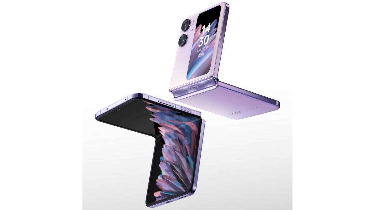 An Oppo Find N2 Flip in Moonlit Purple