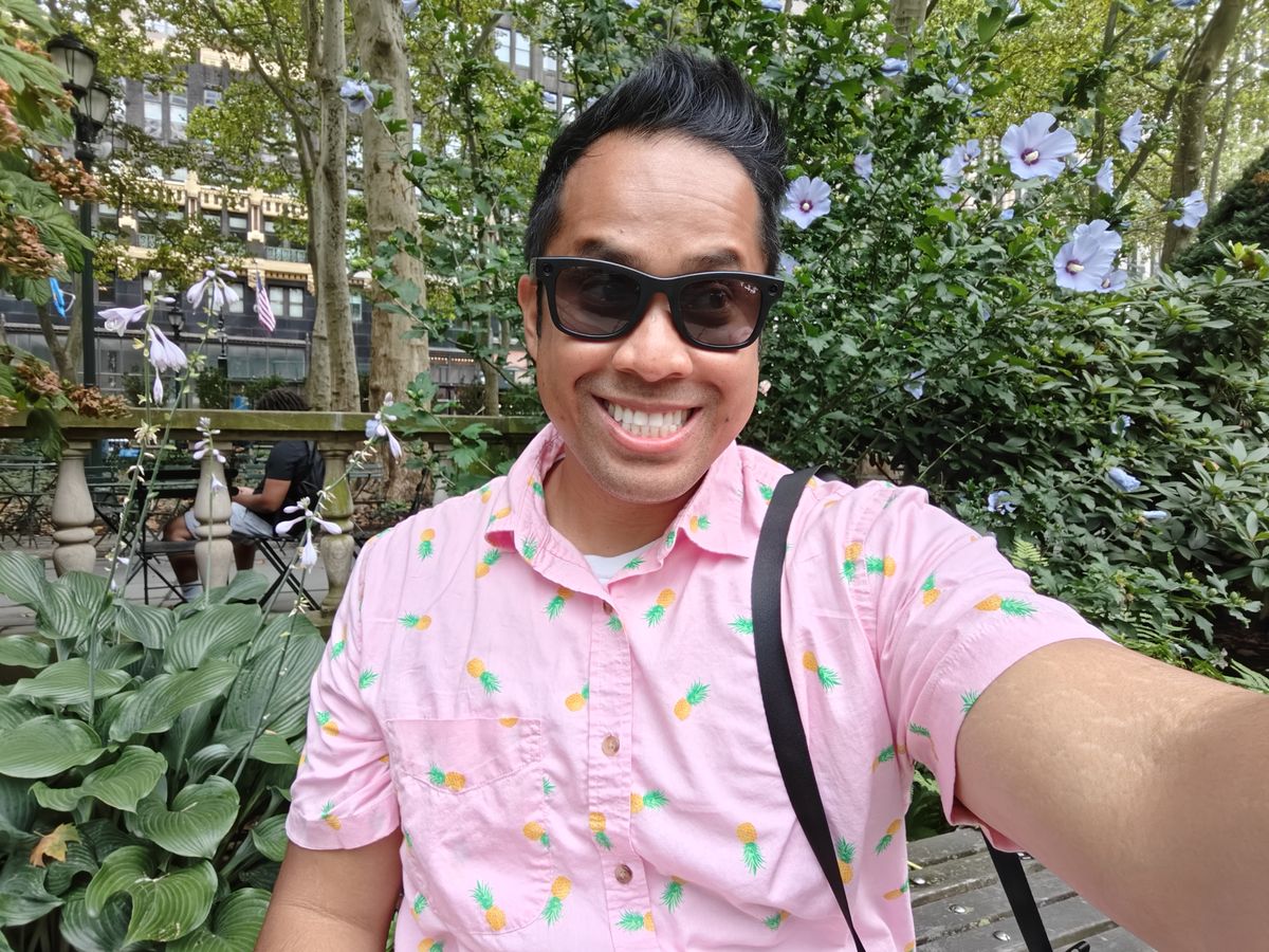 OnePlus Open outer screen selfie sample.