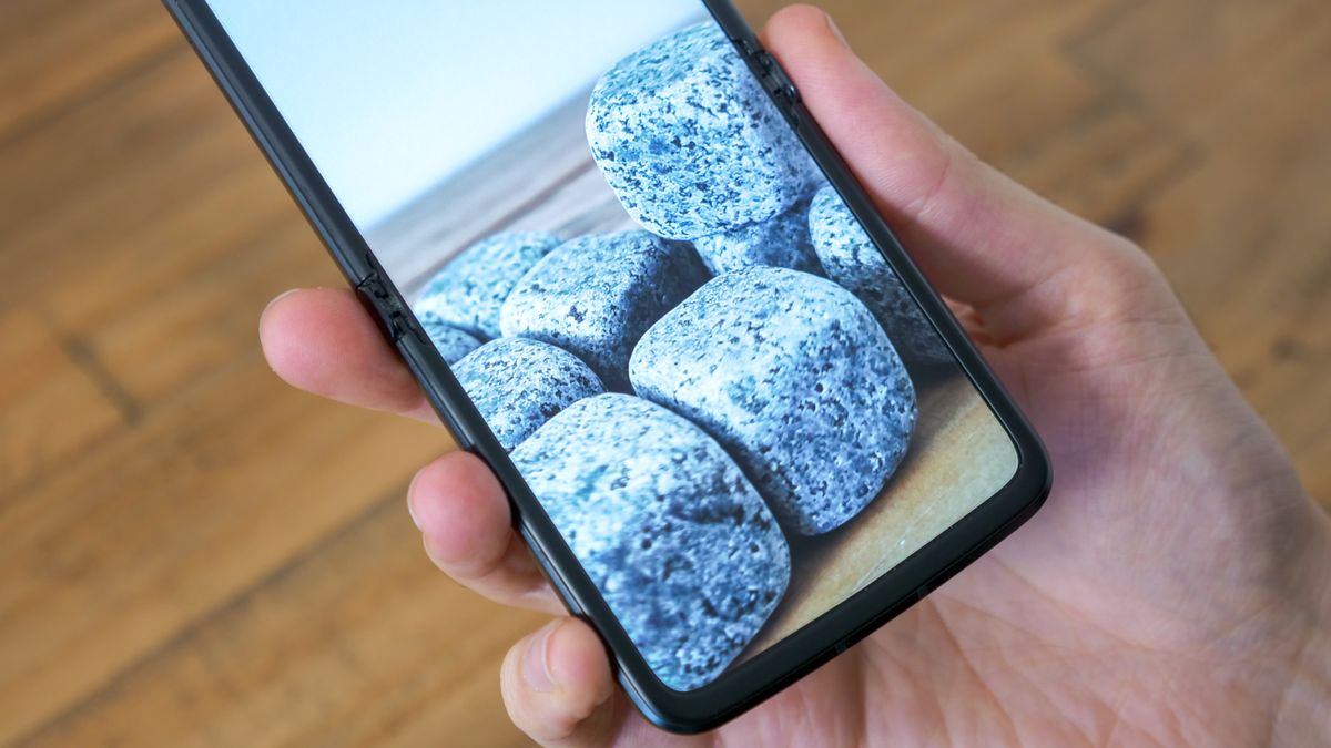 A photo of the Motorola RAZR (2022)