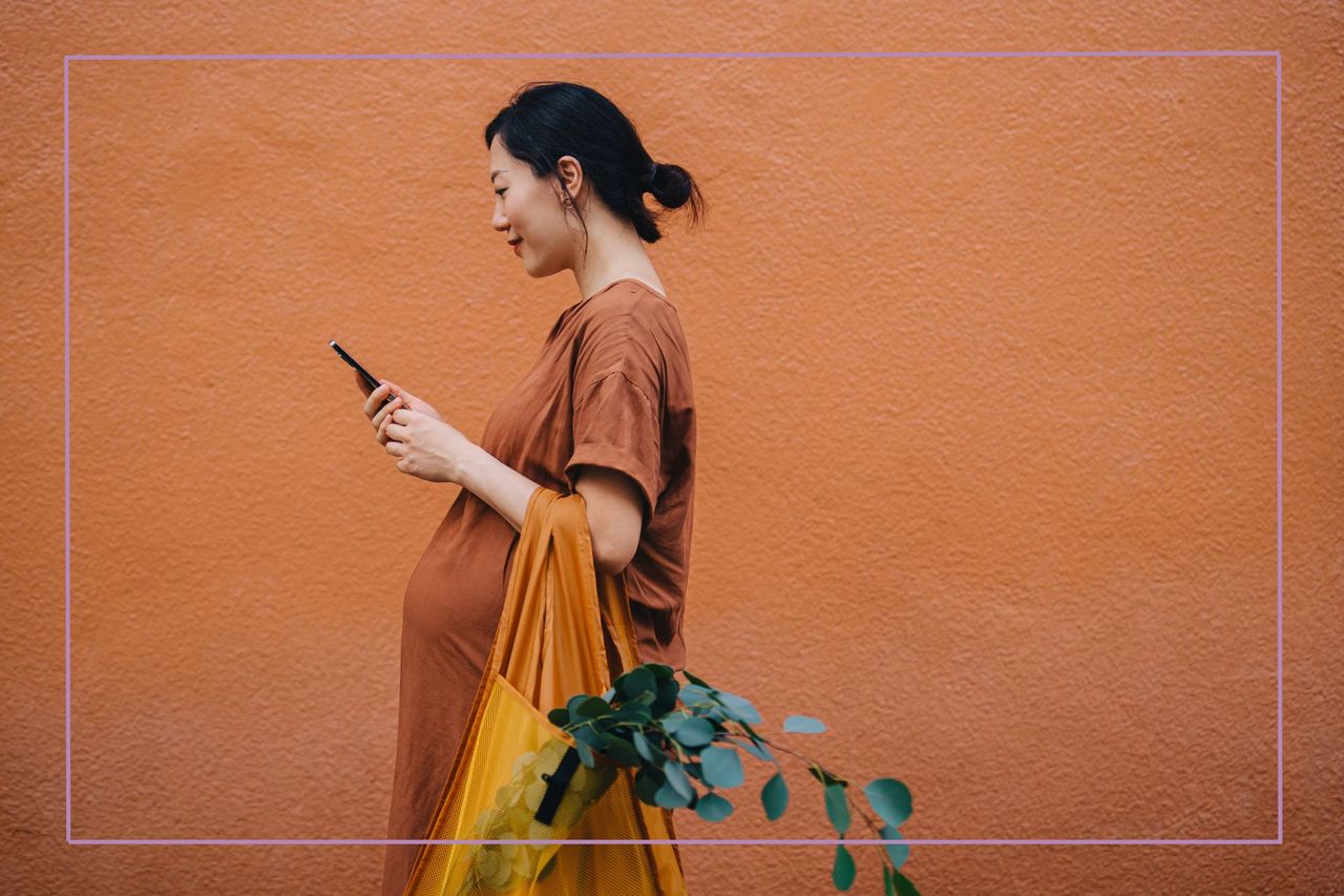 Pregnany woman on phone