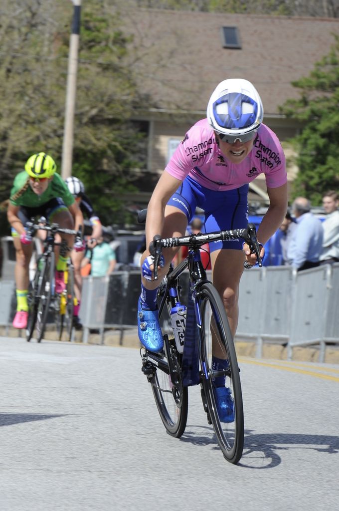Race leader Ruth Winder (UnitedHealthcare) riding to the win