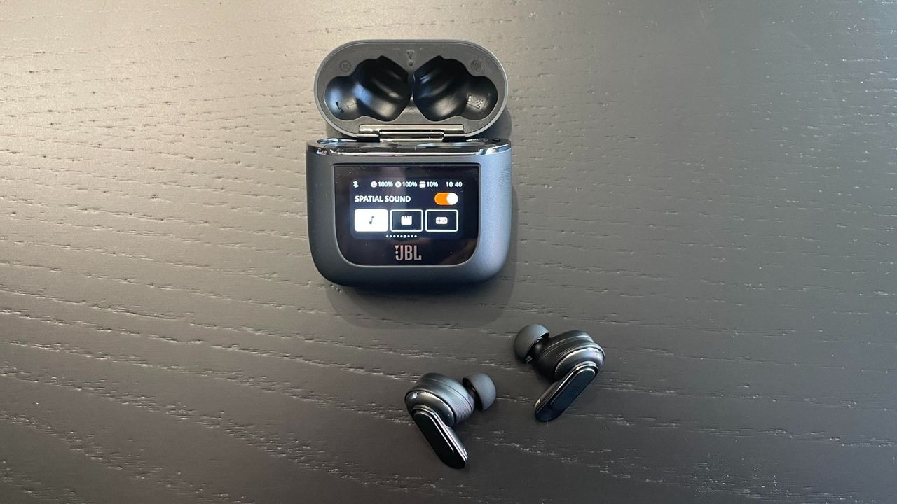 JBL Tour PRO 2 earbuds