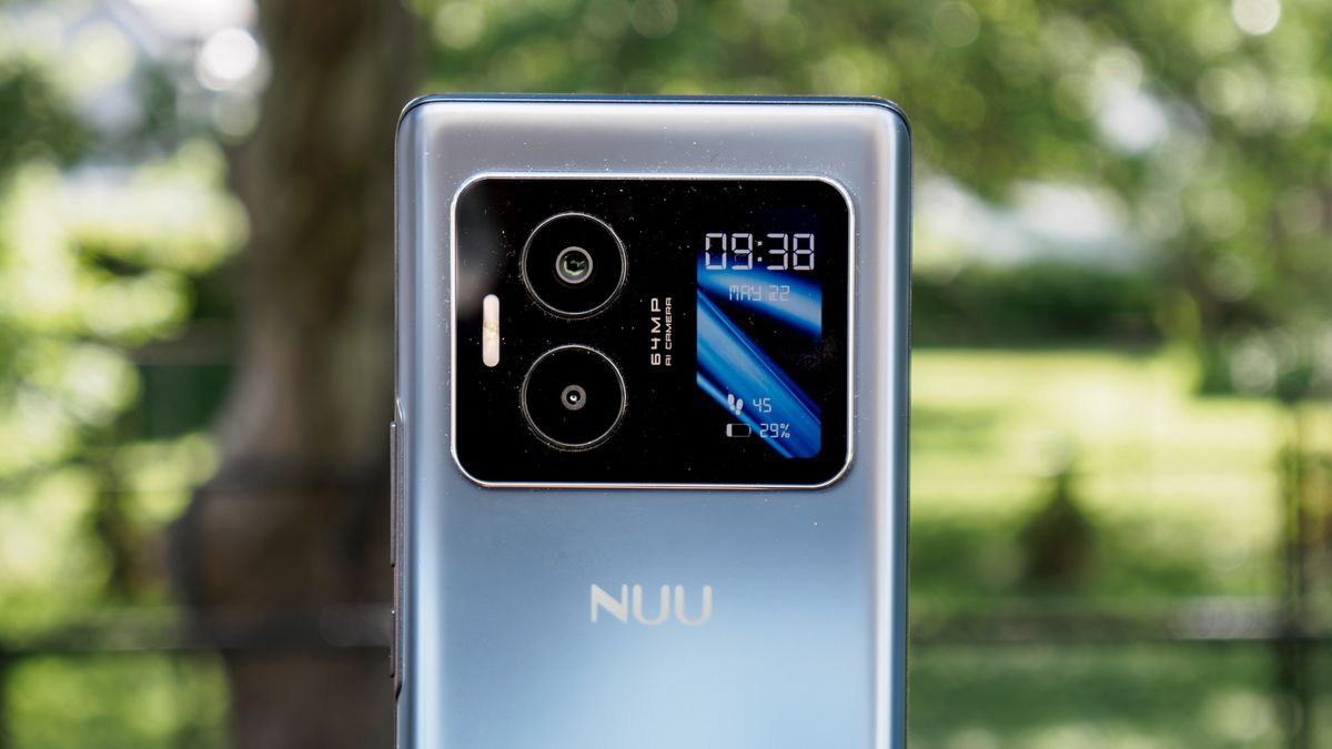 NUU B40 5G held in the hand.