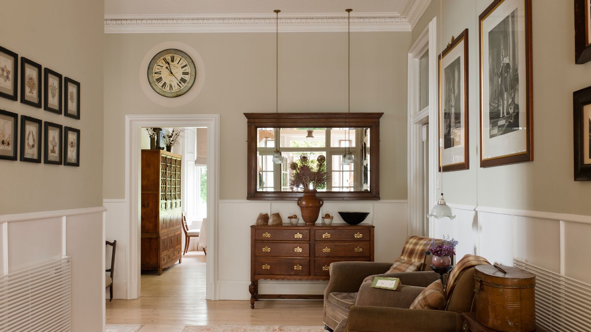 Traditional allway painted in neutral 