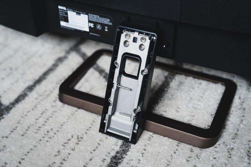 BenQ EW3280U cable routing