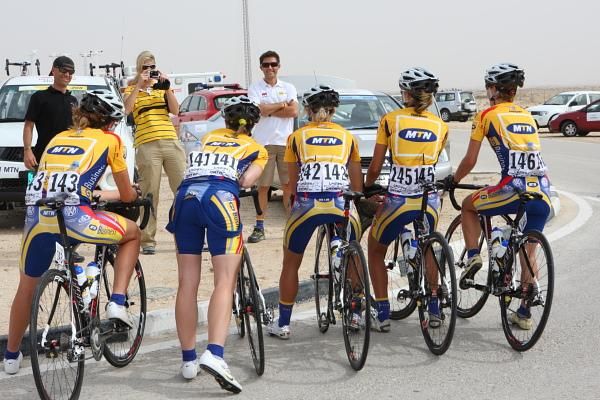 A souvenir photo in the desert for Team MTN