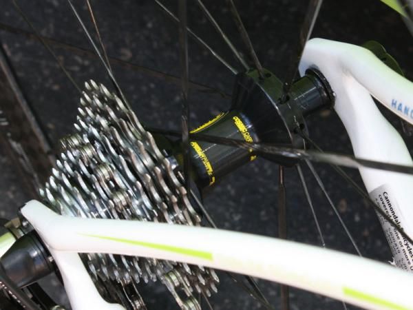 The rear hub looks to be borrowed from the Cosmic Carbone SL.
