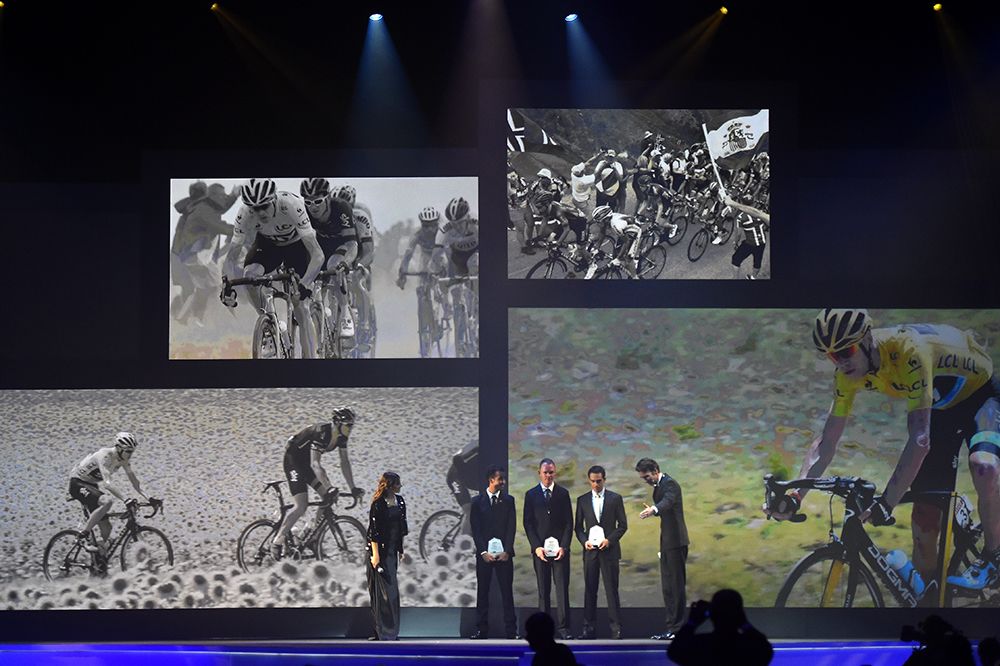 Images of Chris Froome on the big screen
