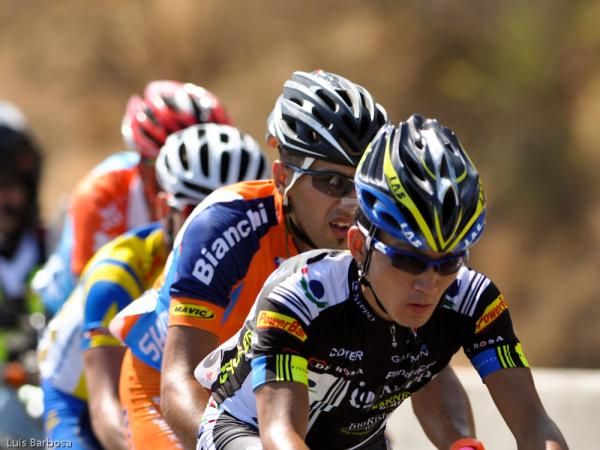 Kohei Uchima leads the escape group