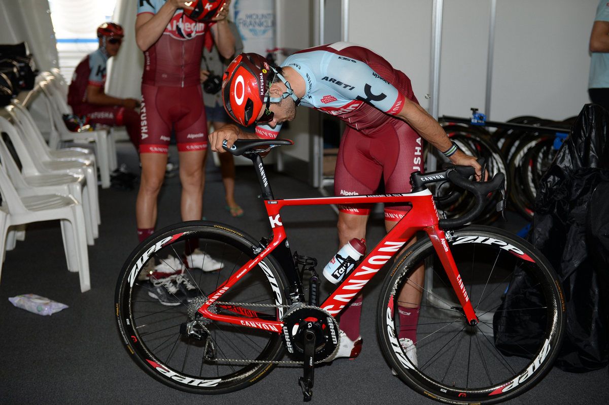 Nathan Haas checking his bike over