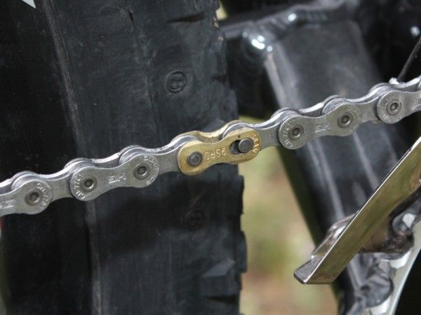Interestingly, our bike came with a Shimano Dura-Ace chain that was secured with a SRAM PowerLink Gold master link.