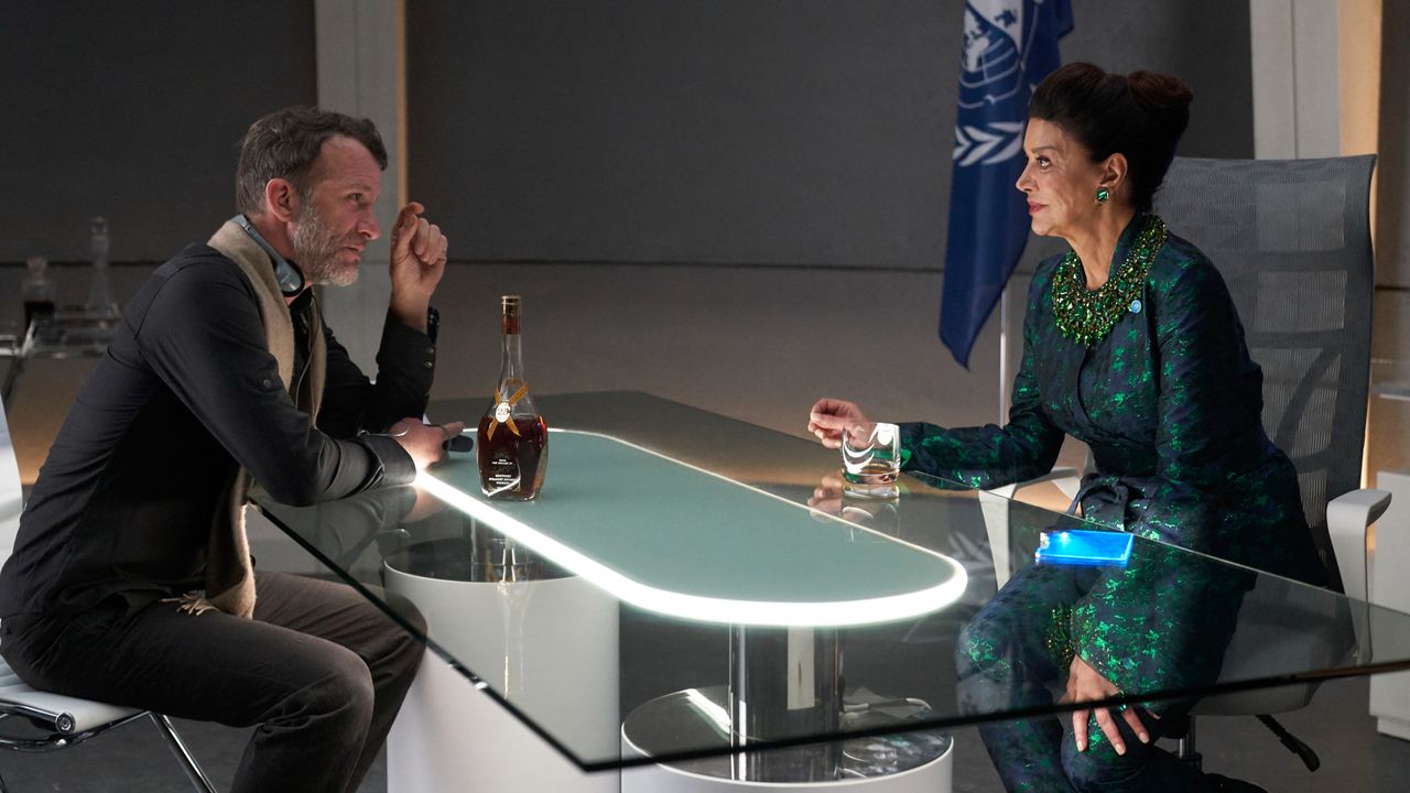 Director Thomas Jane and Shohreh Aghdashloo (Chrisjen Avasarala) have a drink on set of Season 5 of "The Expanse."