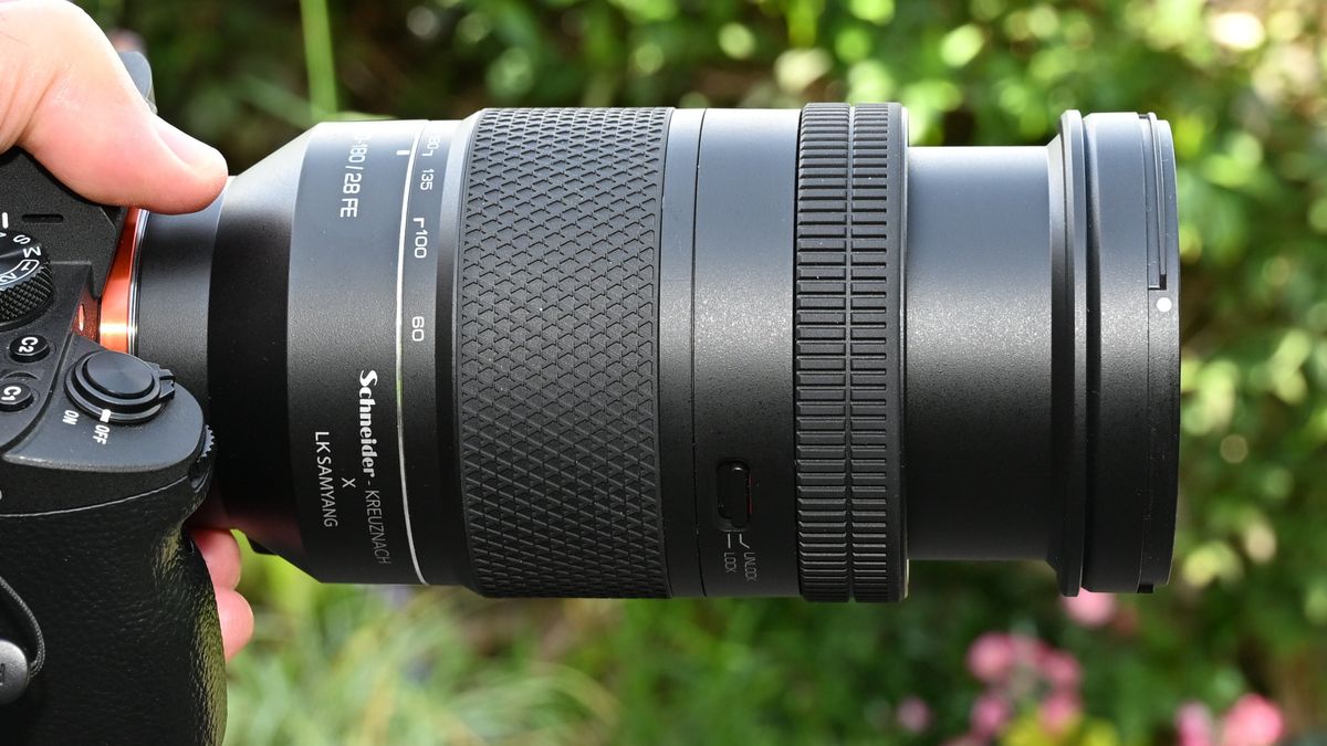 LK Samyang AF 60-180mm f/2.8 product image