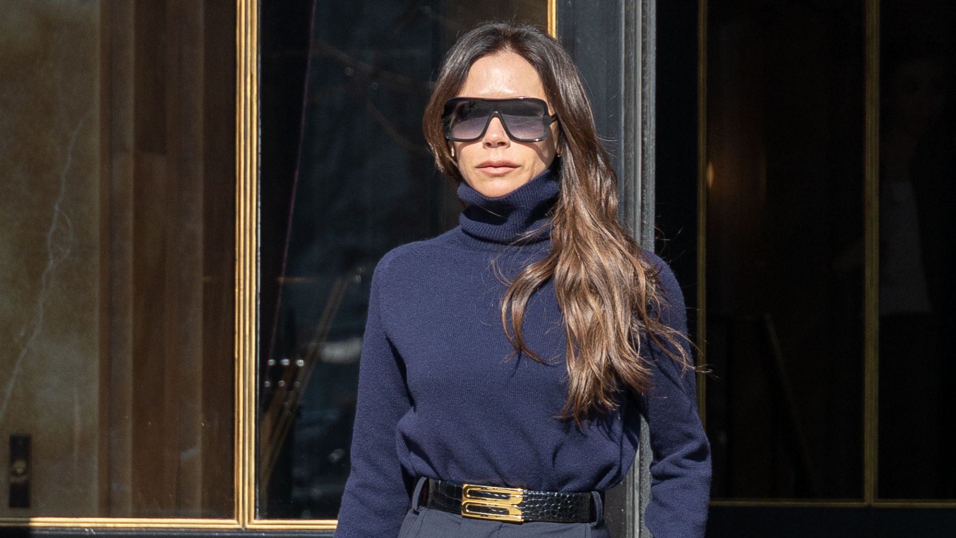 Victoria Beckham's fans noticed that she reserved a seat for her purse ...