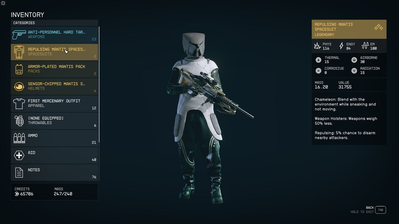 Inspecting the Mantis spacesuit in the Starfield inventory screen.